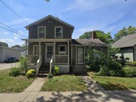 featured image of 219 S 7th St