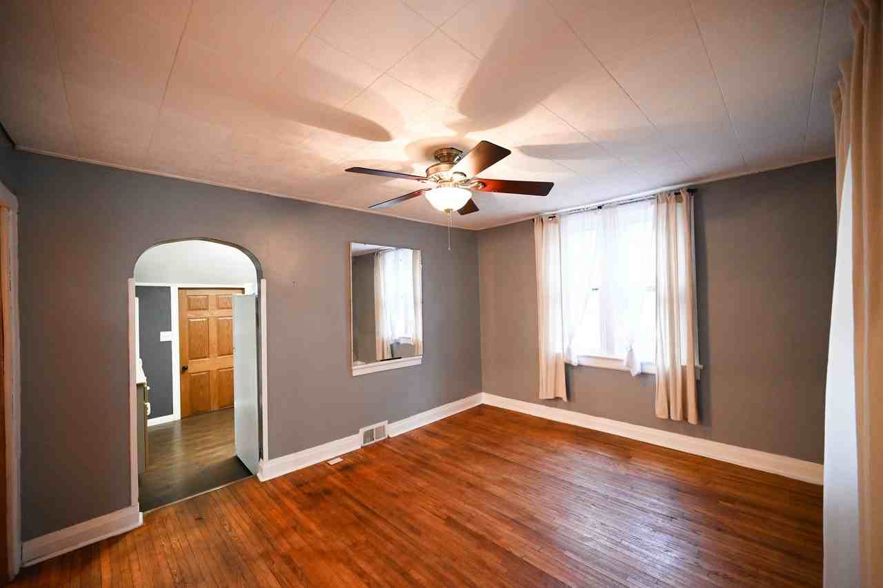 219 S 7th St - Photo 5 of 32