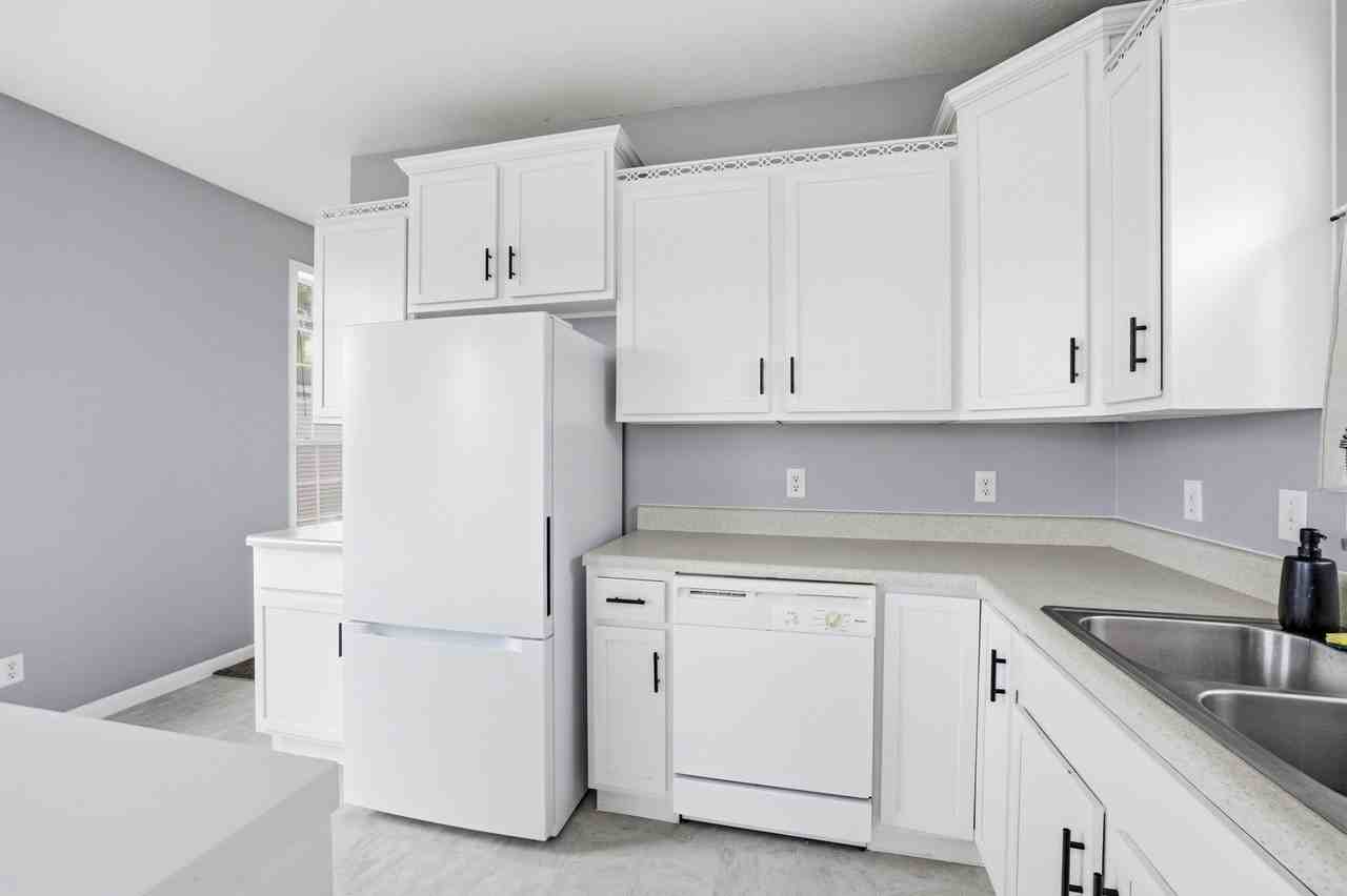 9300 W 79th St - Photo 7 of 10