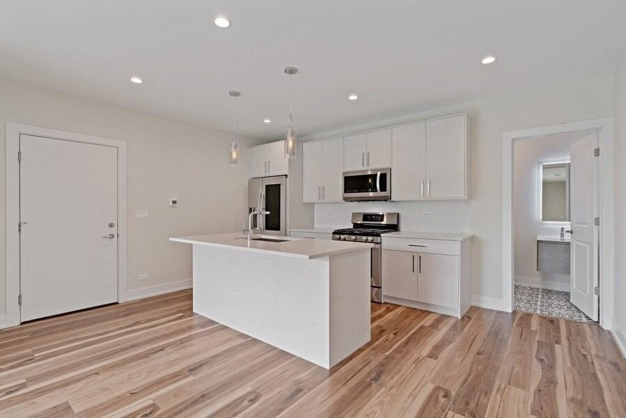 5131 N Lincoln Ave #301 - Photo 2 of 12