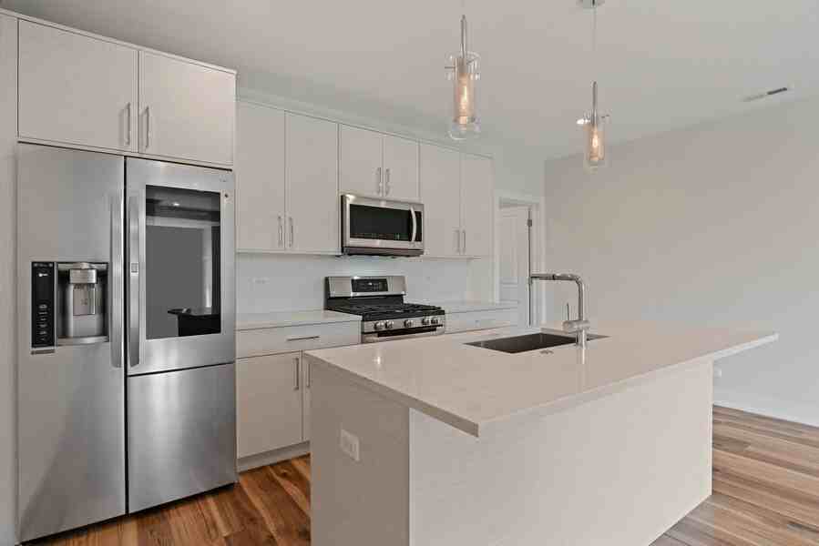 5131 N Lincoln Ave #301 - Photo 3 of 12