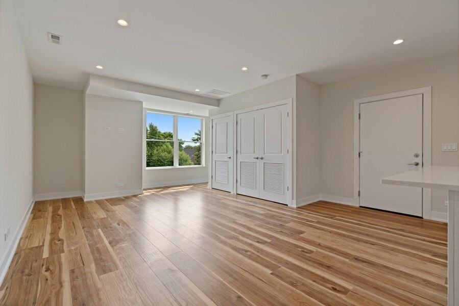 5131 N Lincoln Ave #301 - Photo 5 of 12
