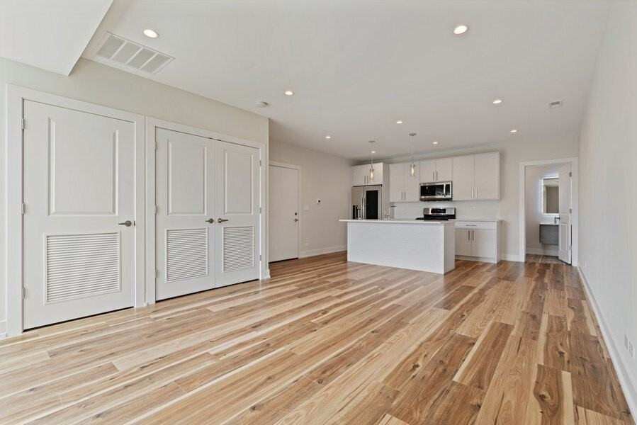 5131 N Lincoln Ave #301 - Photo 6 of 12