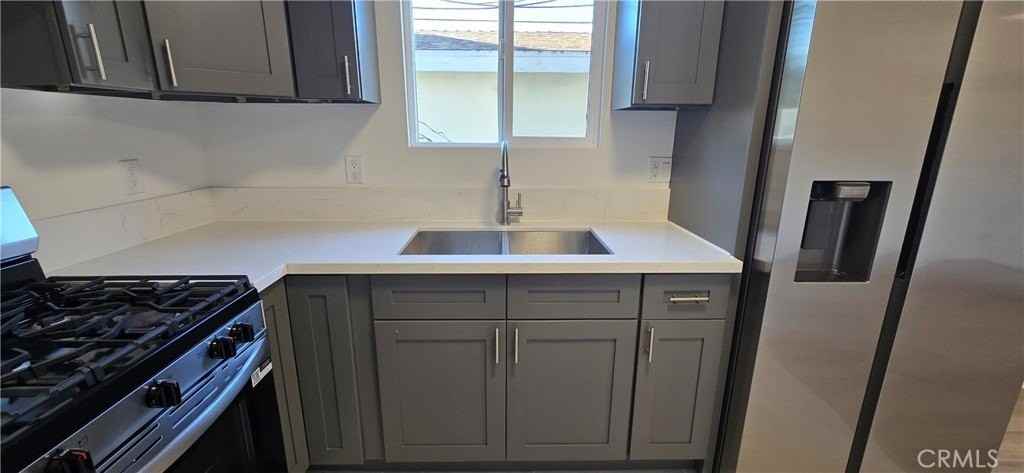 1428 E 54th St #2 - Photo 4 of 19