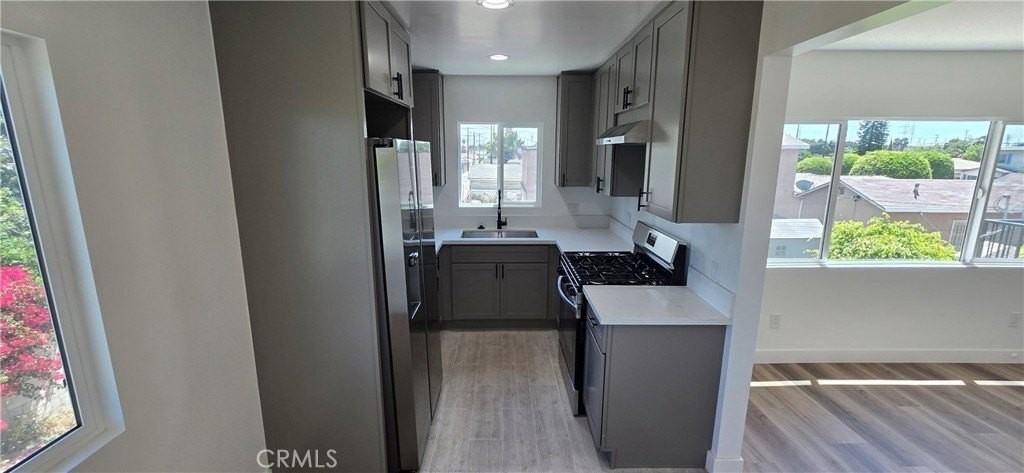 833 E 92nd St - Photo 3 of 17