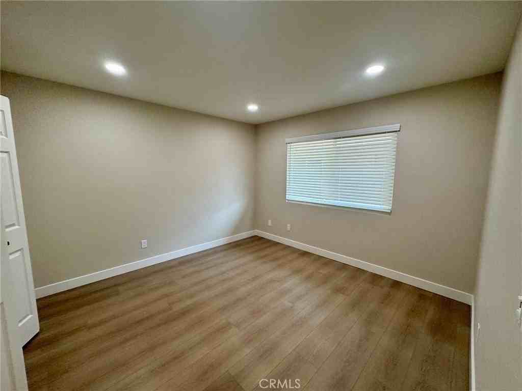 357 N Vermont Ave - Photo 5 of 18