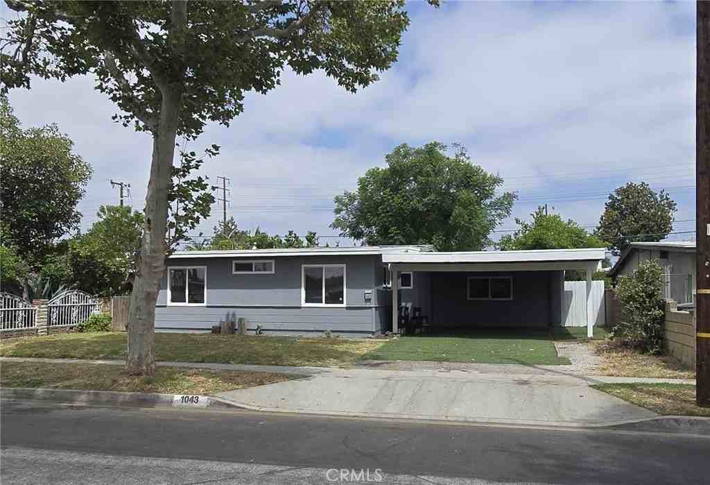 1043 Stichman Ave - Photo 3 of 5