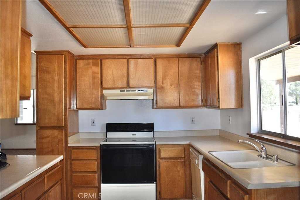 13925 Burning Tree Dr - Photo 3 of 24