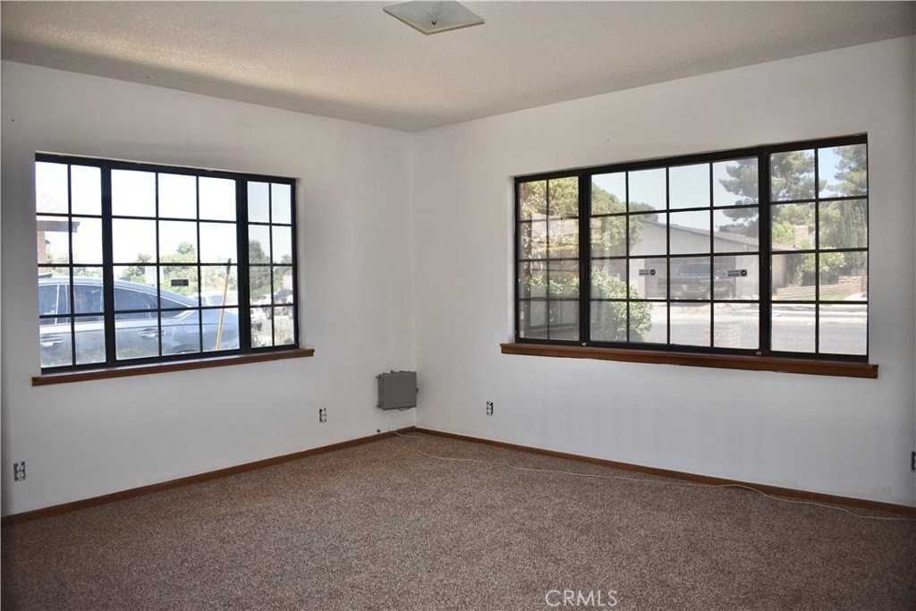 13925 Burning Tree Dr - Photo 7 of 24