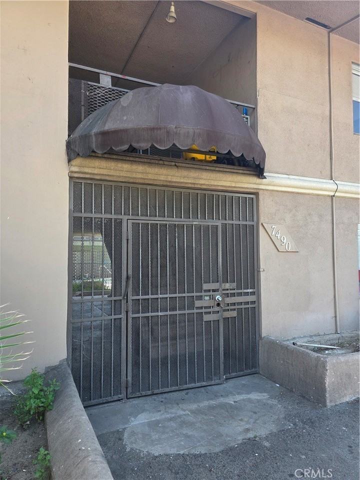 7490 Magnolia Ave #P - Photo 4 of 4