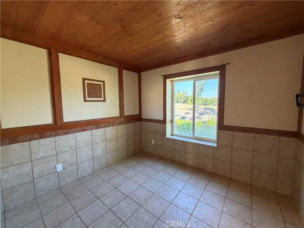 11296 Heathcliff Dr - Photo 5 of 23