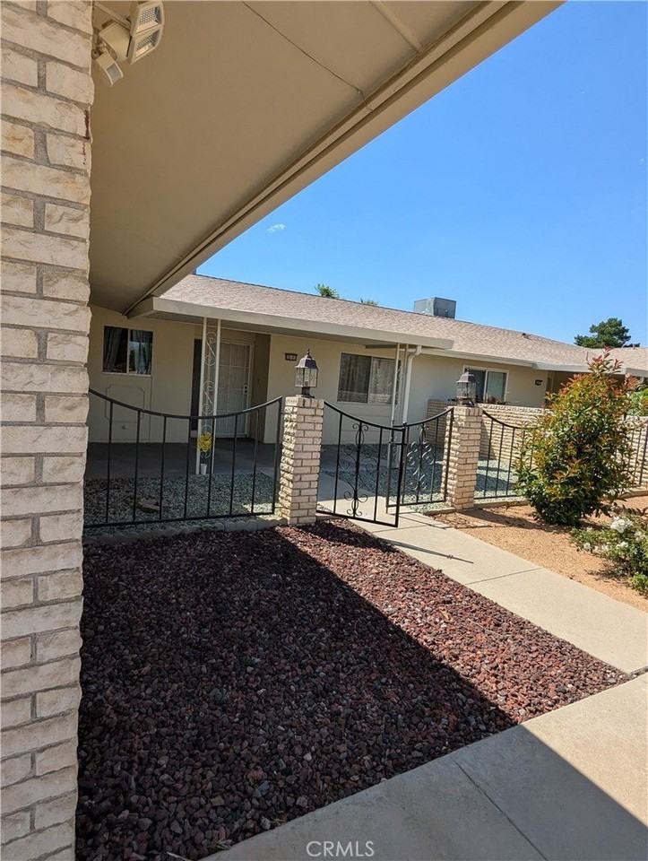 28101 Grosse Point Dr - Photo 2 of 8