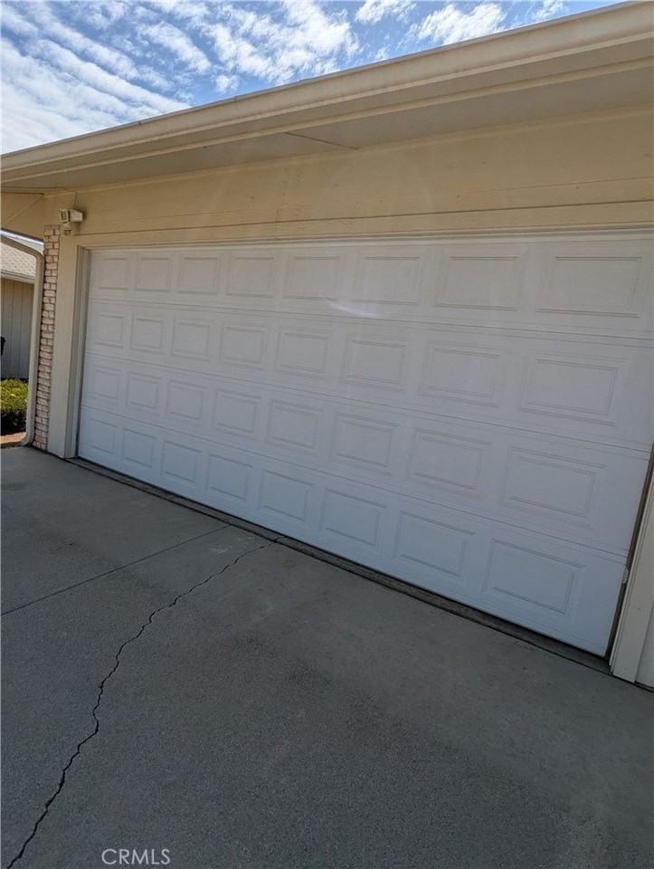 28101 Grosse Point Dr - Photo 3 of 8