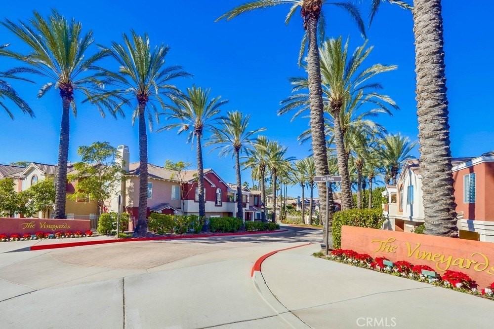 54 Santa Barbara Ct - Photo 2 of 36