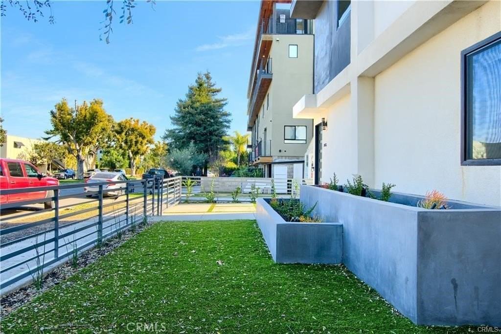 4455 S Slauson Ave - Photo 3 of 19