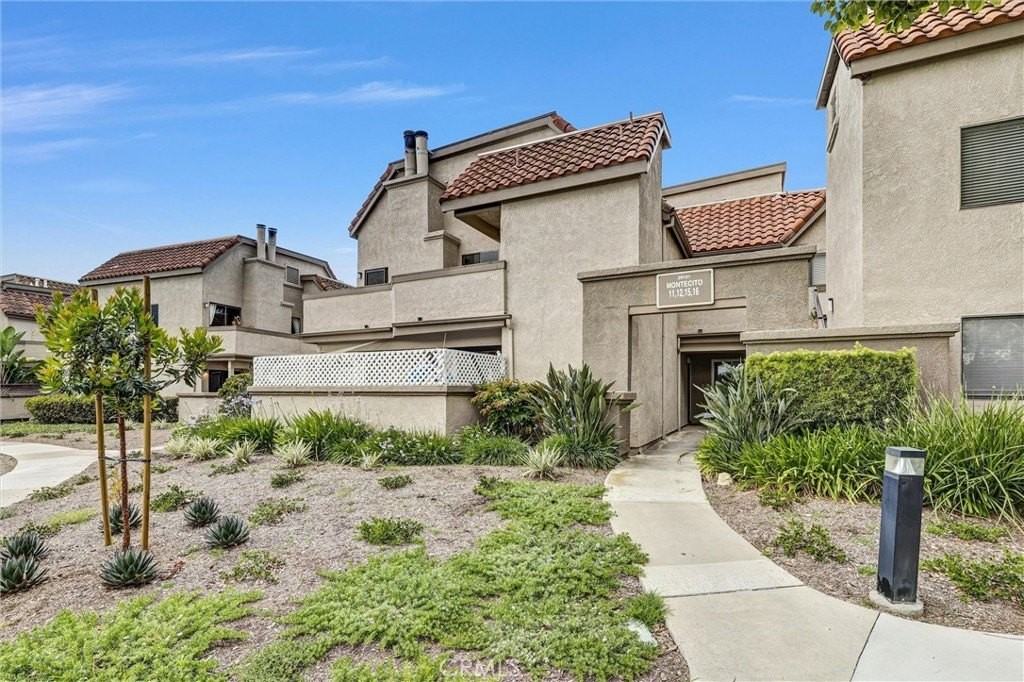 28101 Montecito - Photo 2 of 30