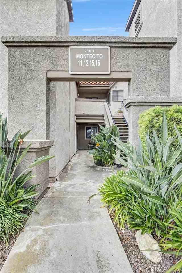 28101 Montecito - Photo 4 of 30