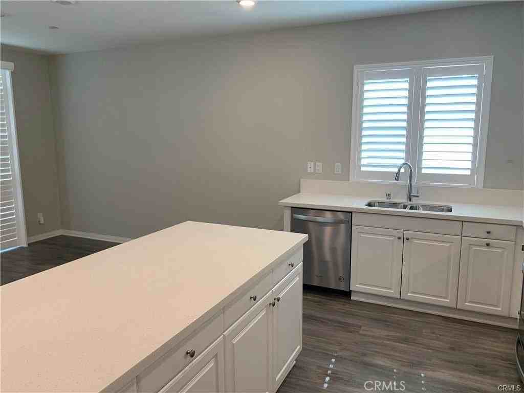 27450 Tyrrhenian Dr - Photo 4 of 40