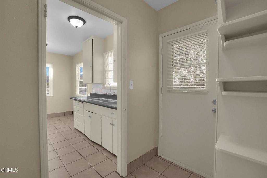 438 S Fremont Ave #A - Photo 5 of 18