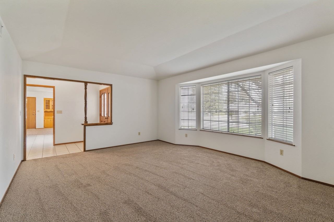 6469 N San Pedro Ave #1 - Photo 7 of 30