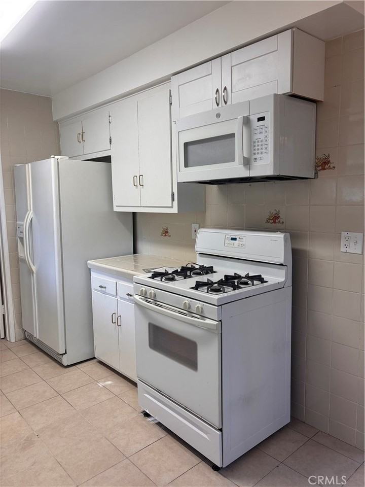 16250 San Jose St - Photo 5 of 43