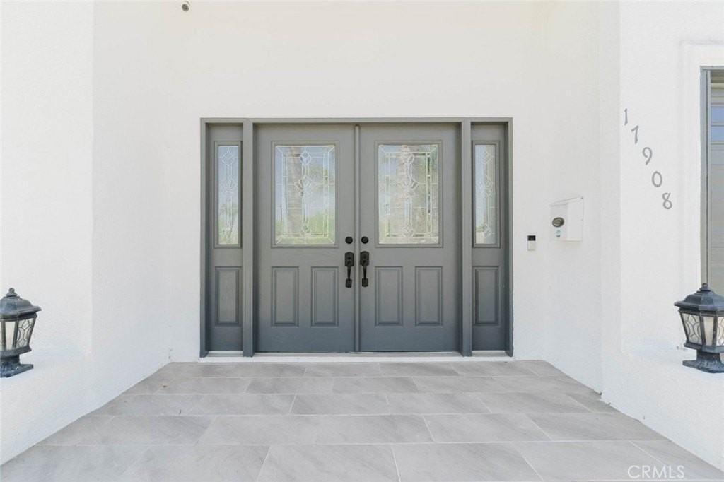 17908 Califa St - Photo 4 of 50