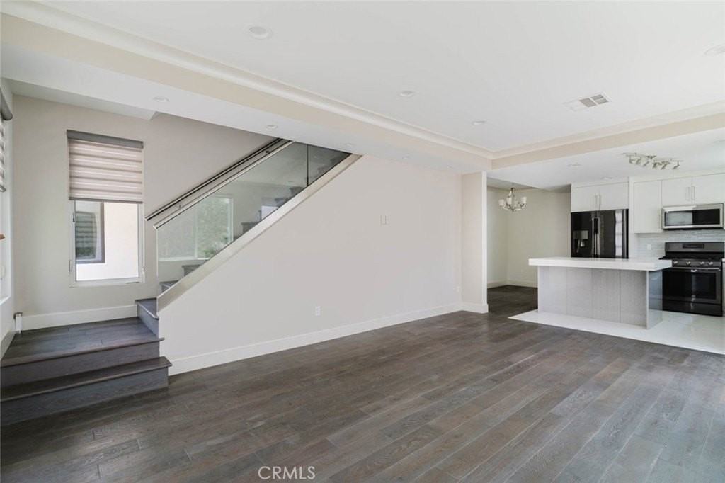 4418 Kingswell Ave - Photo 7 of 40