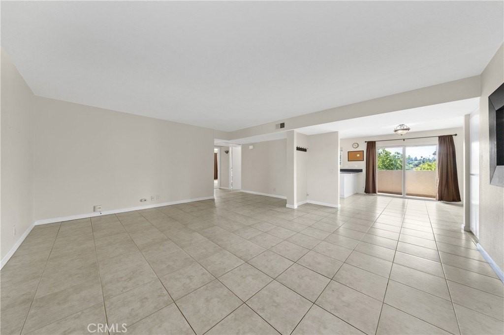 806 E 4th Ave - Photo 5 of 26