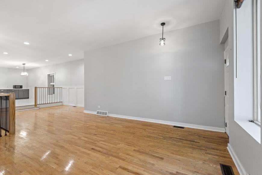 1147 W Taylor St - Photo 2 of 10