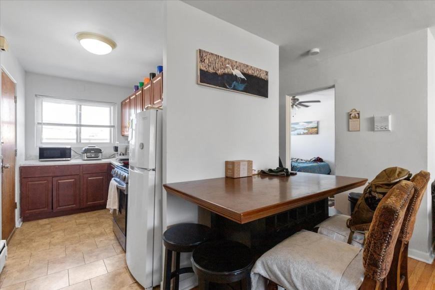 6717 N Hermitage Ave - Photo 2 of 10