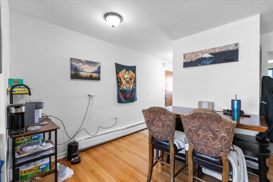6717 N Hermitage Ave - Photo 3 of 10