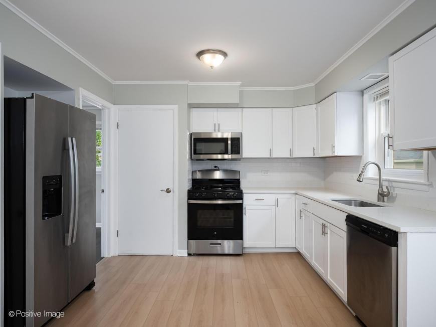 14341 Dobson Ave - Photo 3 of 10