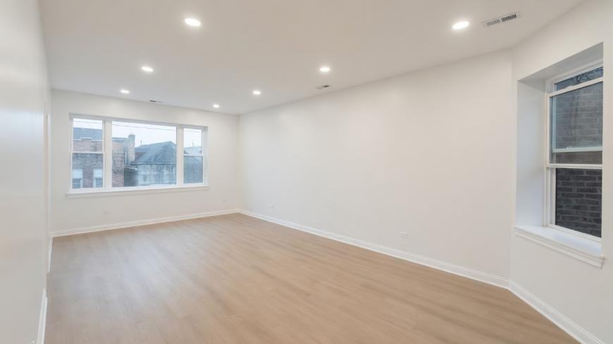 2552 S Central Park Ave - Photo 3 of 8