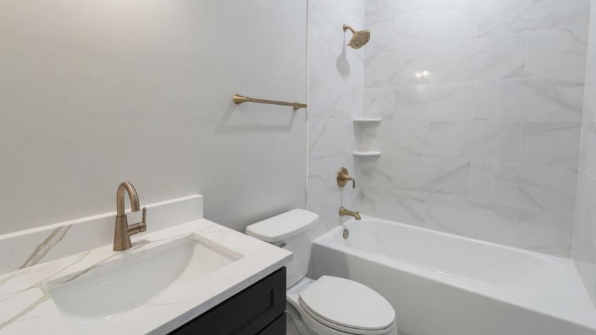 2552 S Central Park Ave - Photo 4 of 8