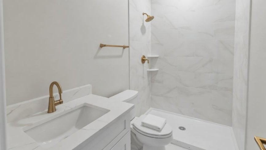 2552 S Central Park Ave - Photo 5 of 8