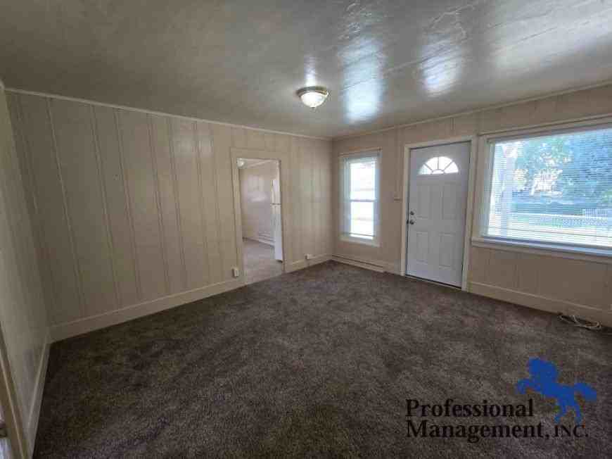 312 Wyoming Ave - Photo 2 of 9