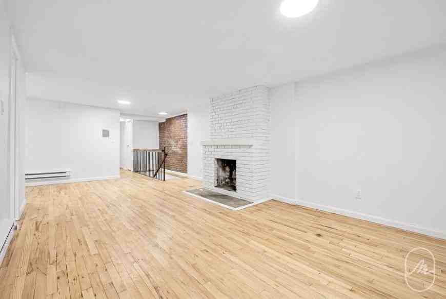 313 W 29th St - Photo 4 of 10