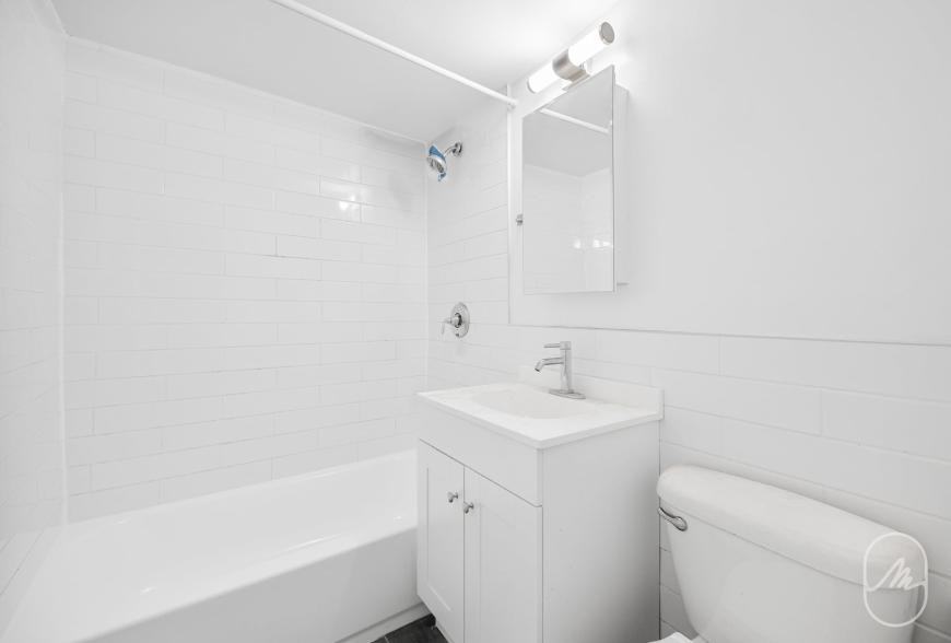 313 W 29th St - Photo 7 of 10