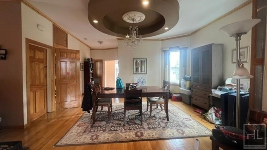 619 E 7th St - Photo 3 of 10