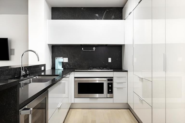240 Park Ave S - Photo 4 of 10