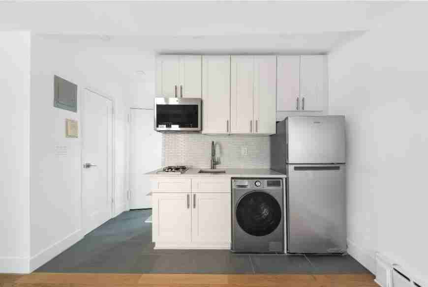 151 E 62nd St - Photo 5 of 10