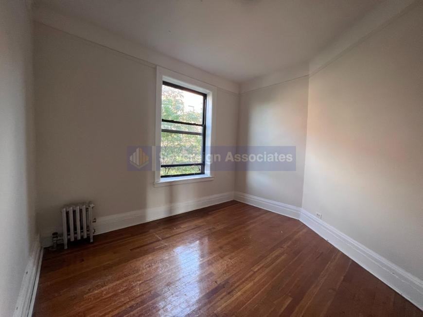150 Haven Ave - Photo 4 of 8