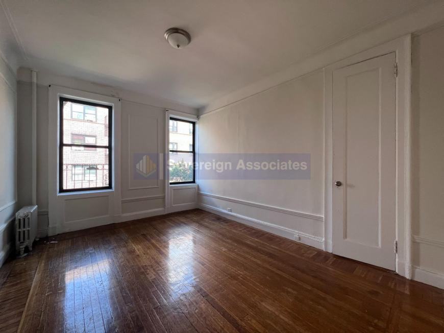 150 Haven Ave - Photo 6 of 8