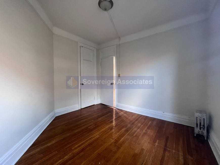 150 Haven Ave - Photo 7 of 8