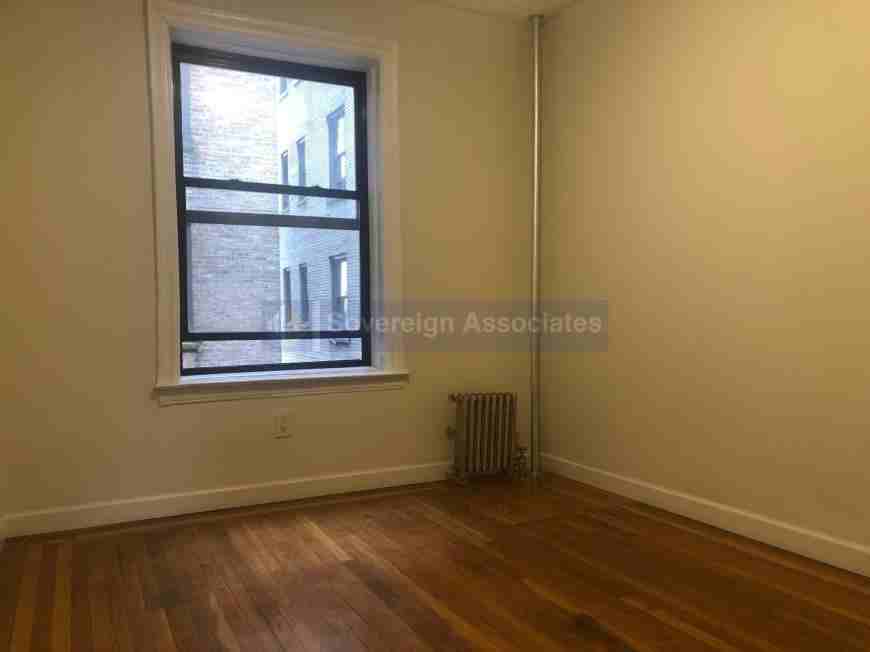 540 Fort Washington Ave - Photo 7 of 10