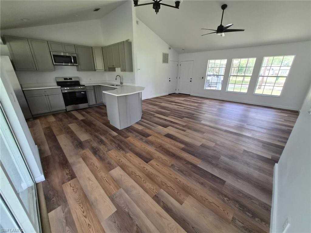 3330 12th Ave Se - Photo 4 of 19