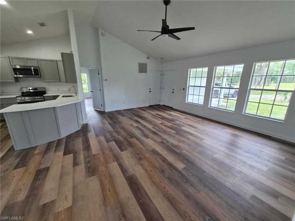 3330 12th Ave Se - Photo 7 of 19