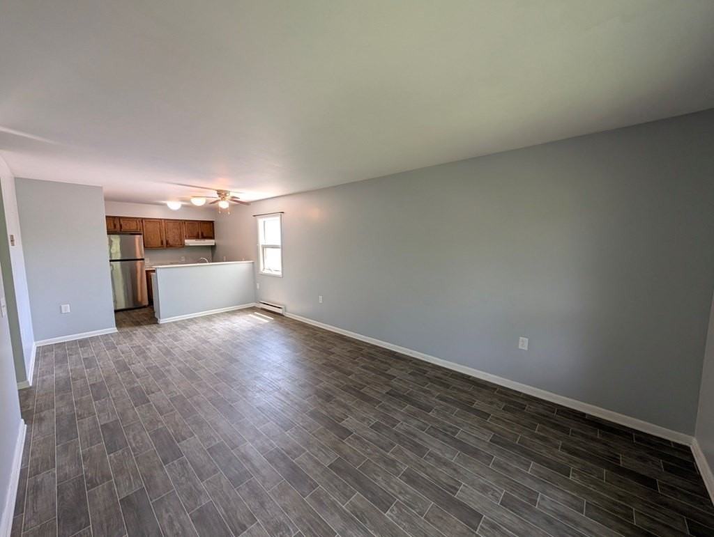 115 S Railroad St - Photo 2 of 10