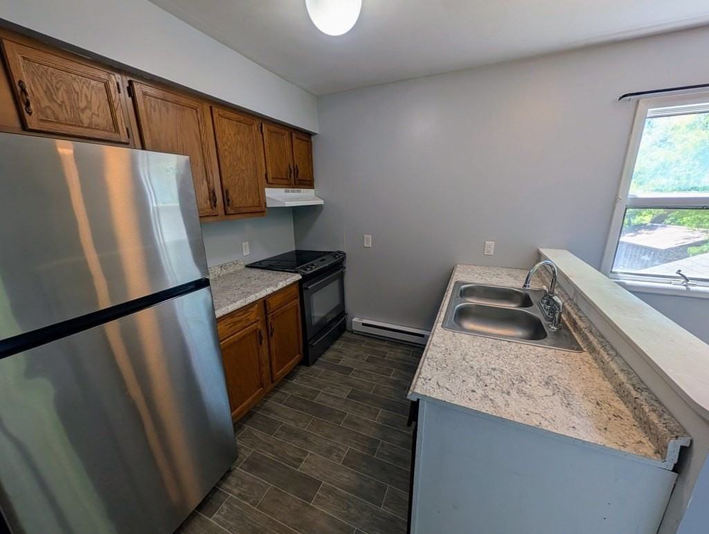 115 S Railroad St - Photo 3 of 10
