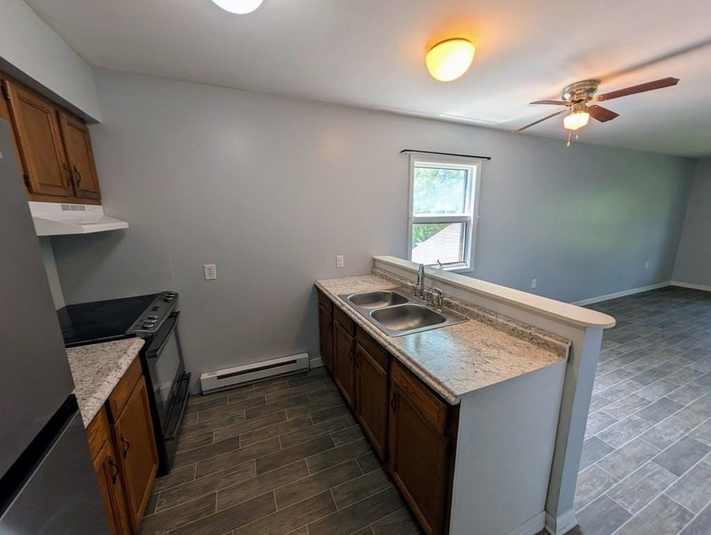 115 S Railroad St - Photo 4 of 10